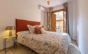 Bright Apartment With Patio And Balconies In The Center
