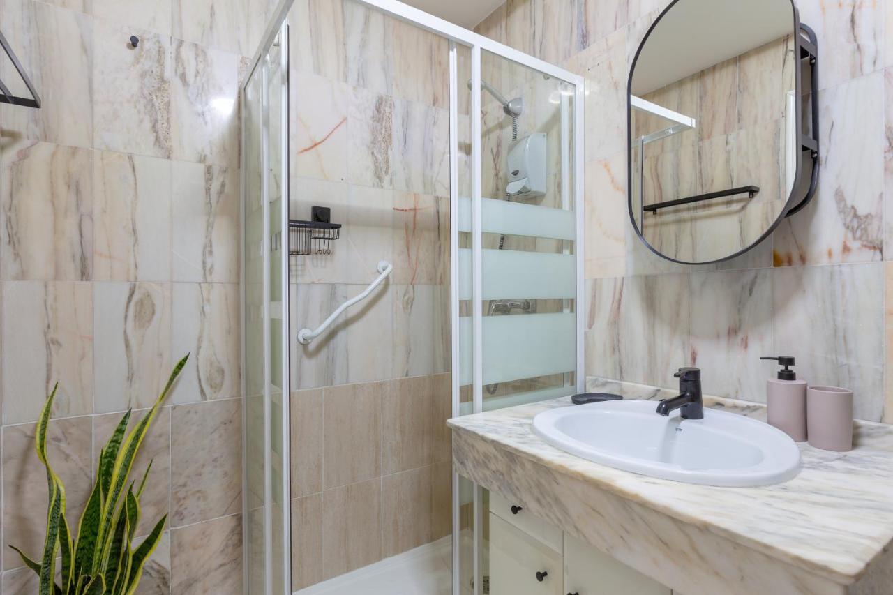 Bright Apartment With Patio And Balconies In The Center Málaga Esterno foto